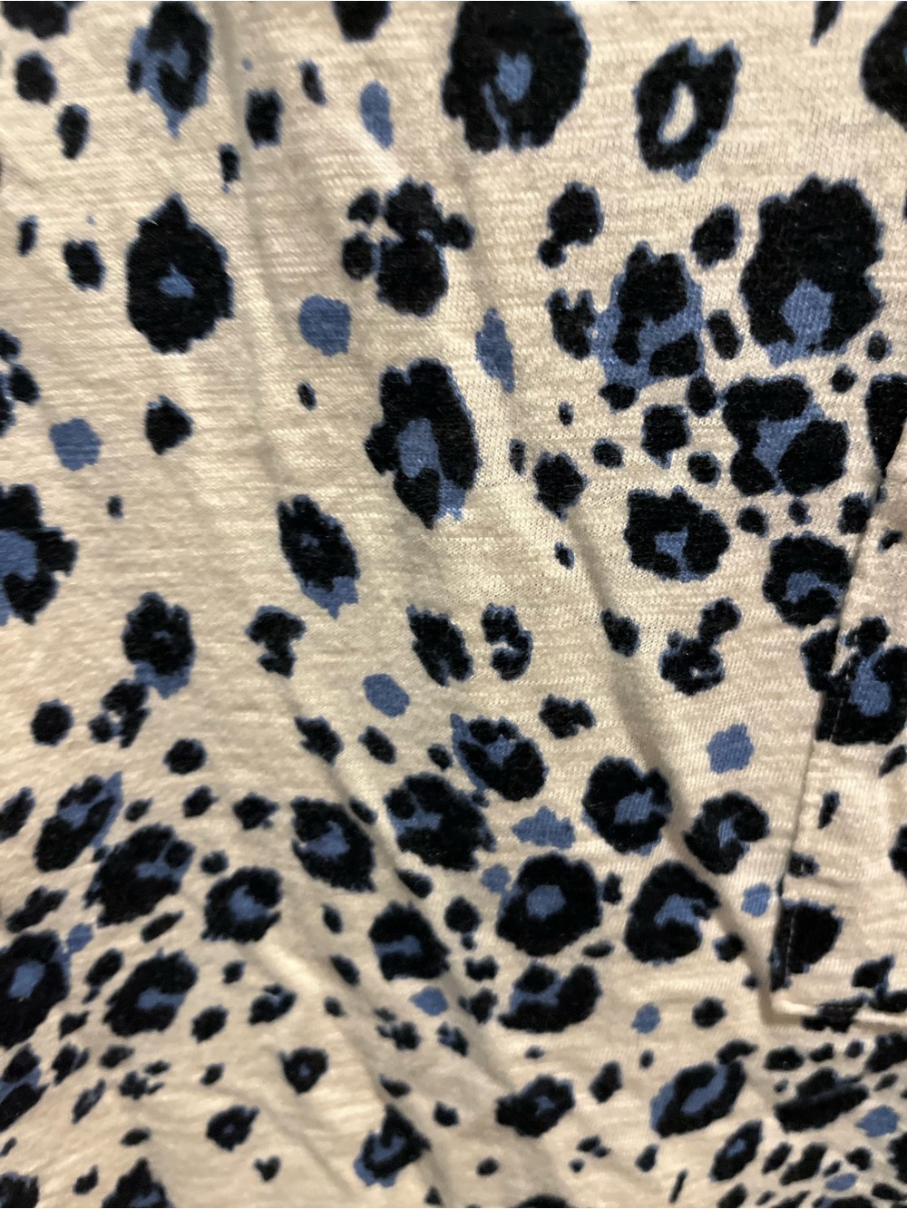 33. WOMENS CHICO’S 2/L DETAIL TOP - Picture 3 of 4